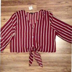 NWT Jrs XL Daisy May Cropped Blouse